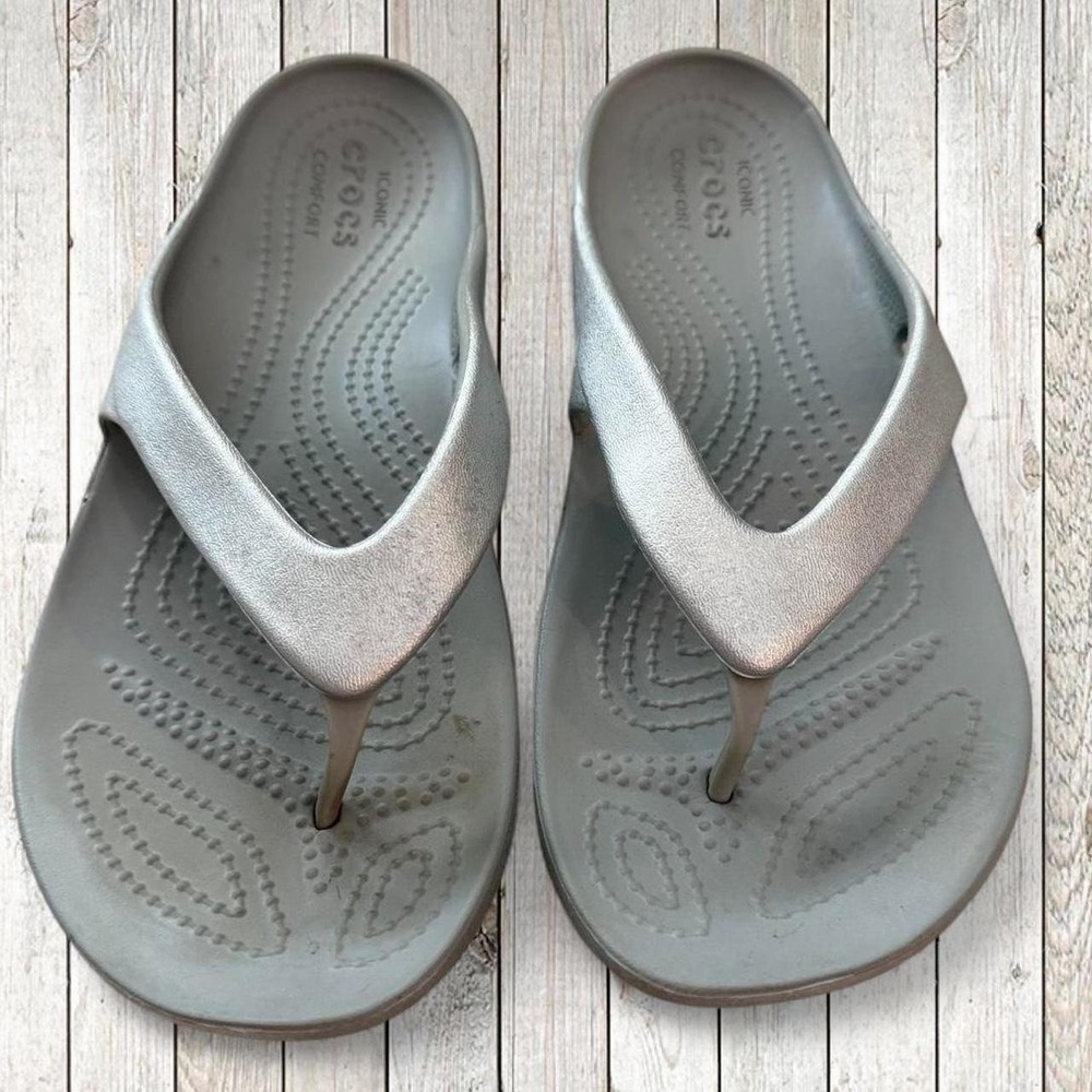 Crocs Silver Metallic Flip Flop Sandals Women's Size 7